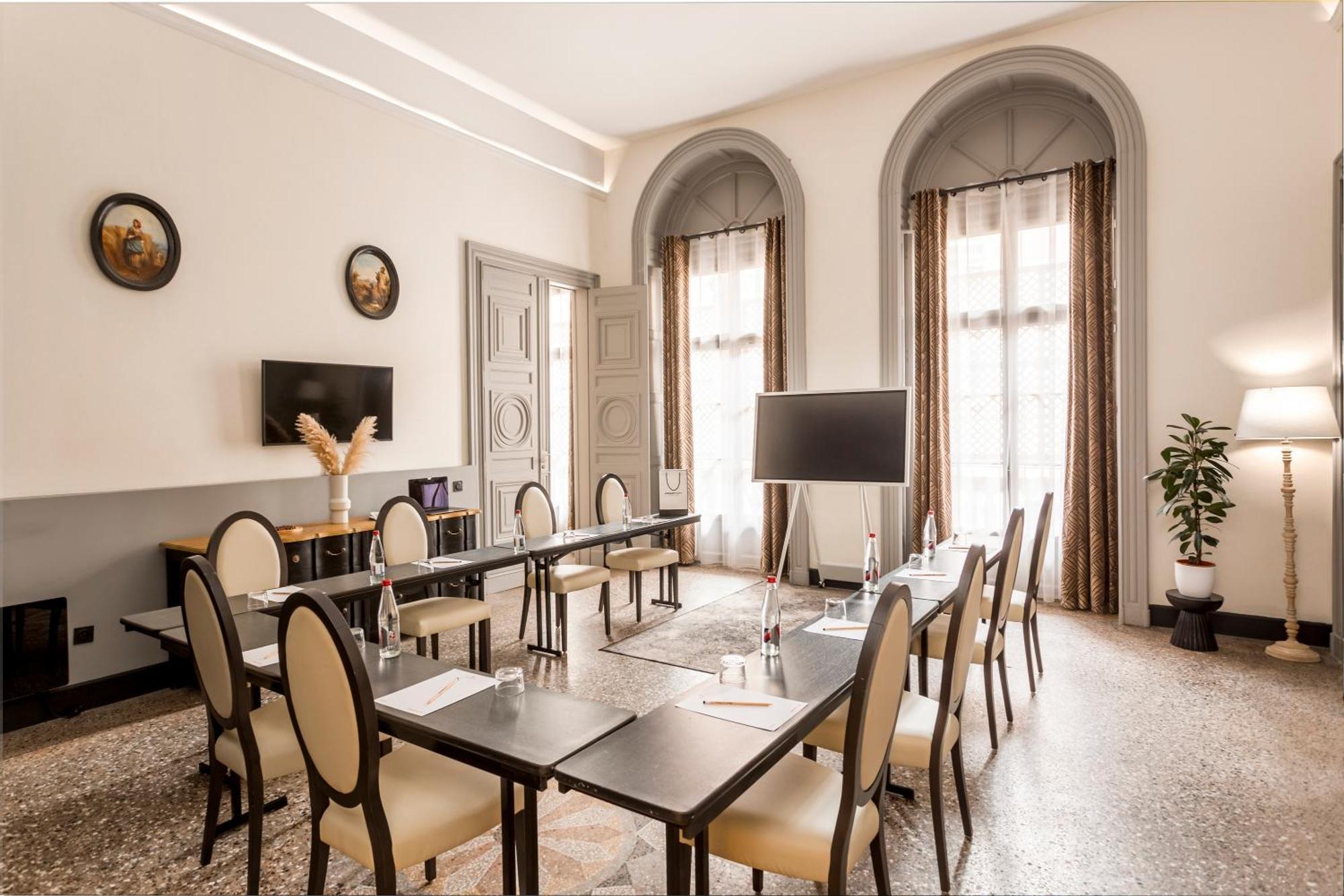 Appart'City Collection Nimes Arenes Exterior photo